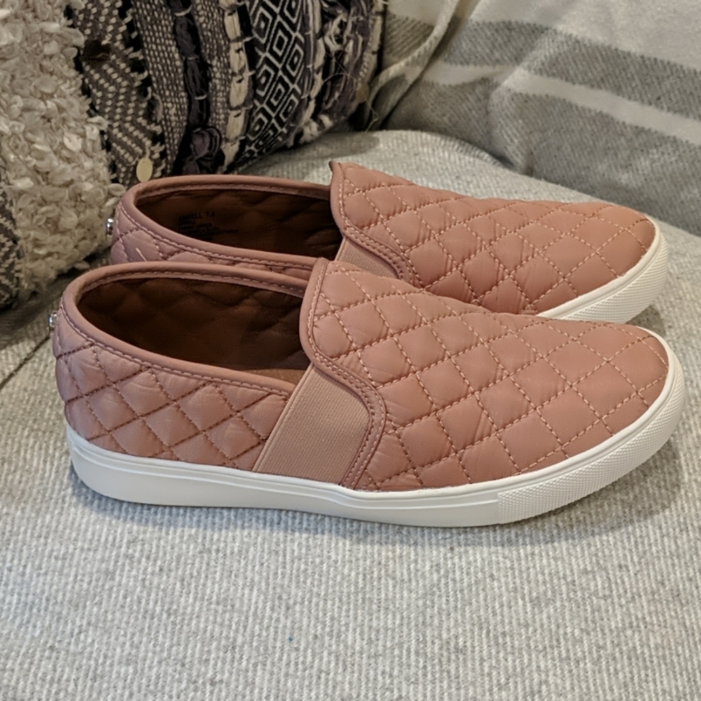 Excellent condition Steve Madden slip on 7.5